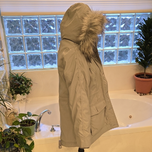 Hollister Gray Utility Jacket with Faux Fur Hood - Picture 3 of 13